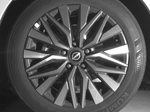 Used 2025 Nissan Altima 2.5 SV FWD image 12