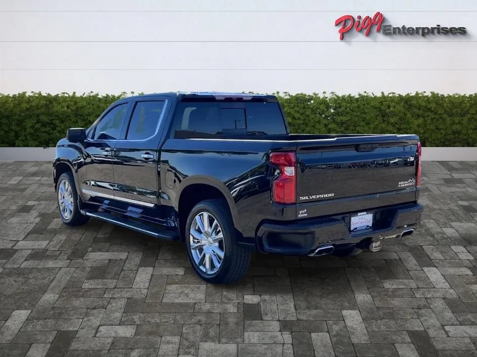 Used 2023 Chevrolet Silverado 1500 High Country w/ High Country Premium Package AWD/4WD image 2