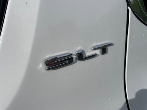 Used 2023 GMC Acadia SLT w/ Preferred Package FWD image 39