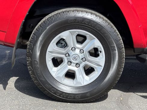 Used 2022 Toyota 4Runner SR5 RWD image 31