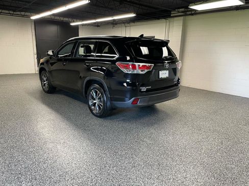 Used 2016 Toyota Highlander XLE AWD/4WD image 7