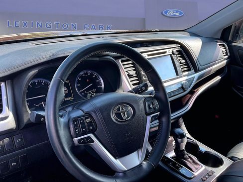 Used 2018 Toyota Highlander Limited AWD/4WD image 17