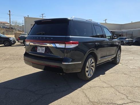Used 2022 Lincoln Navigator Reserve image 3