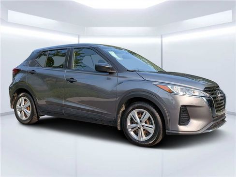 Used 2022 Nissan Kicks S FWD image 1