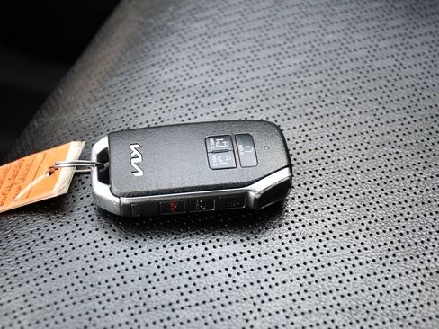 Used 2022 Kia Carnival SX Prestige FWD image 19