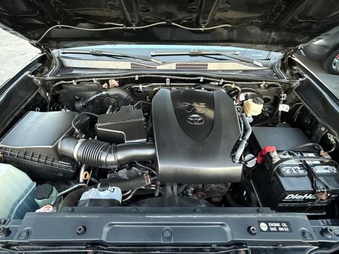 Used 2018 Toyota Tacoma SR5 image 22