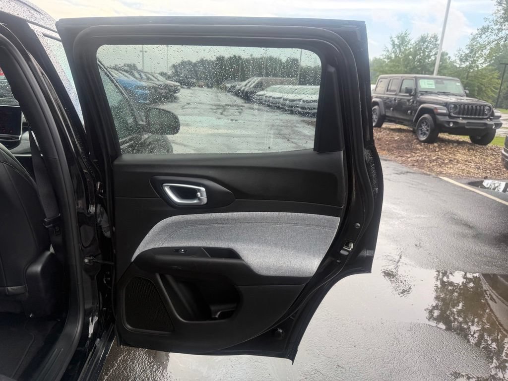 Certified 2024 Jeep Compass Latitude AWD/4WD image 44