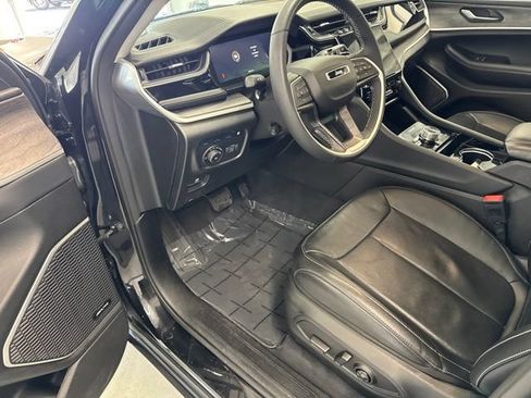 Used 2023 Jeep Grand Cherokee 4WD 4xe w/ Luxury Tech Group II image 18