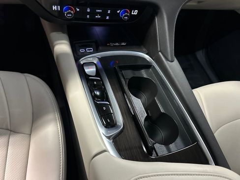 Used 2023 Buick Enclave Essence w/ Sport Touring Edition image 17