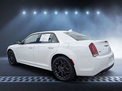 Used 2023 Chrysler 300 Touring L w/ Popular Equipment Group image 5