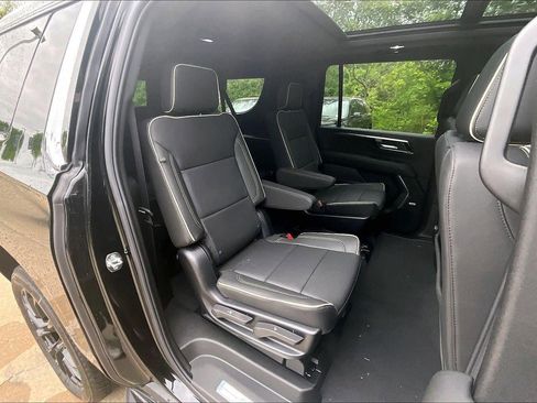 New 2026 Chevrolet Suburban Premier w/ Sun And Tow Package AWD/4WD image 22