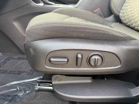 Used 2019 Chevrolet Equinox LT w/ Driver Convenience Package image 17