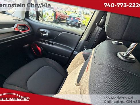 Used 2023 Jeep Renegade Trailhawk AWD/4WD image 10