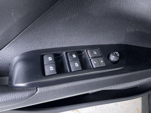 Used 2020 Toyota Camry LE FWD image 11