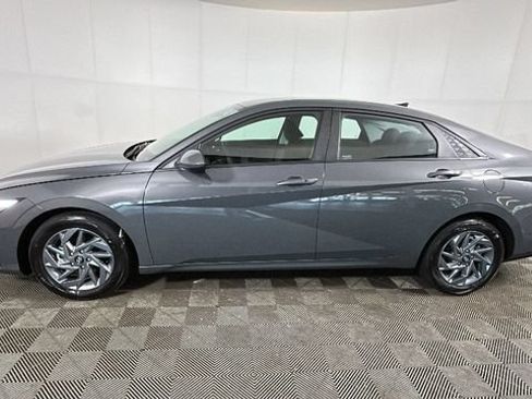 Used 2024 Hyundai Elantra SEL FWD image 5