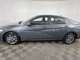 Used 2024 Hyundai Elantra SEL FWD video 5