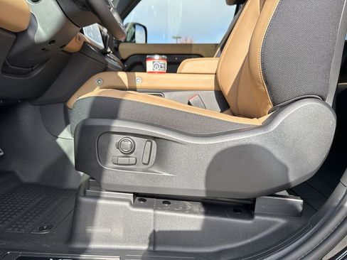 New 2025 Land Rover Defender 90 V8 image 19