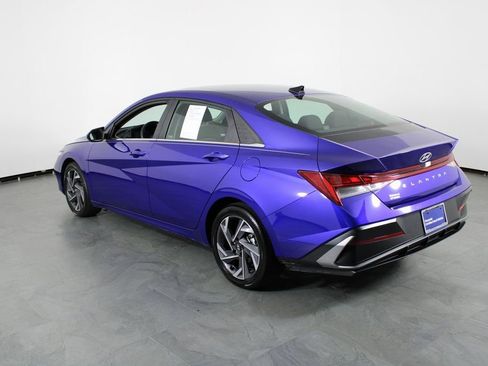 Certified 2025 Hyundai Elantra SEL image 3