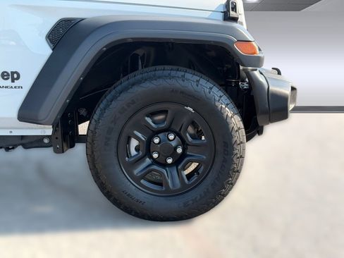 Used 2025 Jeep Wrangler Sport AWD/4WD image 11
