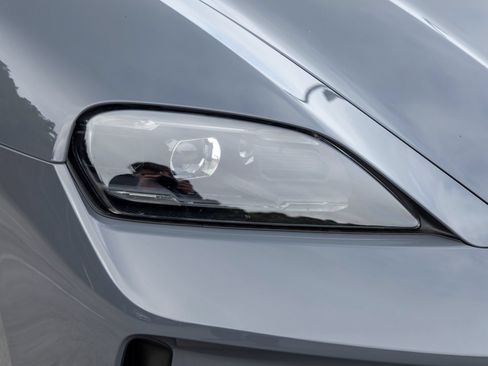 Certified 2025 Porsche Taycan AWD/4WD image 15