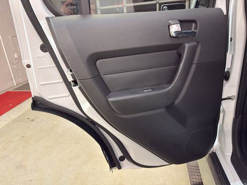 Used 2008 HUMMER H3 Luxury image 28