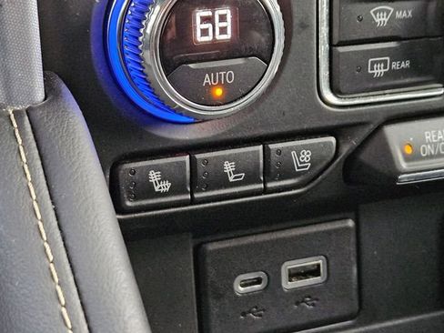 Used 2022 GMC Yukon XL SLT image 19