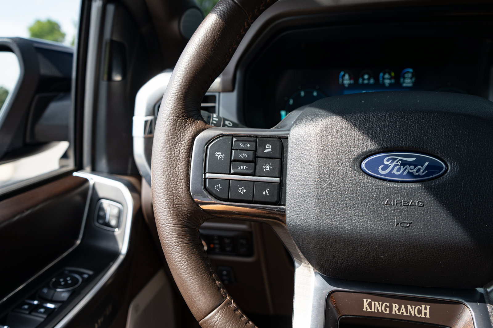 Used 2025 Ford F150 King Ranch w/ FX4 Off-Road Package AWD/4WD image 59