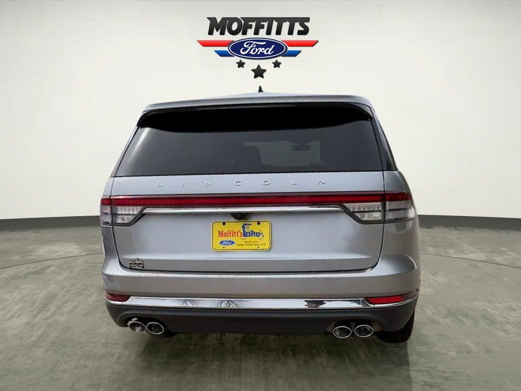 Used 2023 Lincoln Aviator Reserve AWD/4WD image 4