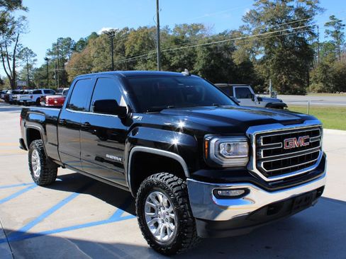 Used 2017 GMC Sierra 1500 SLE w/ SLE Value Package image 6
