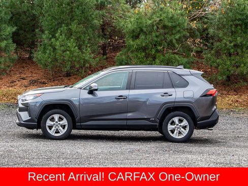 Used 2021 Toyota RAV4 LE image 4