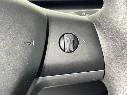 Used 2022 Tesla Model Y Long Range image 26