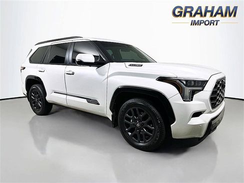 Used 2025 Toyota Sequoia Platinum image 1