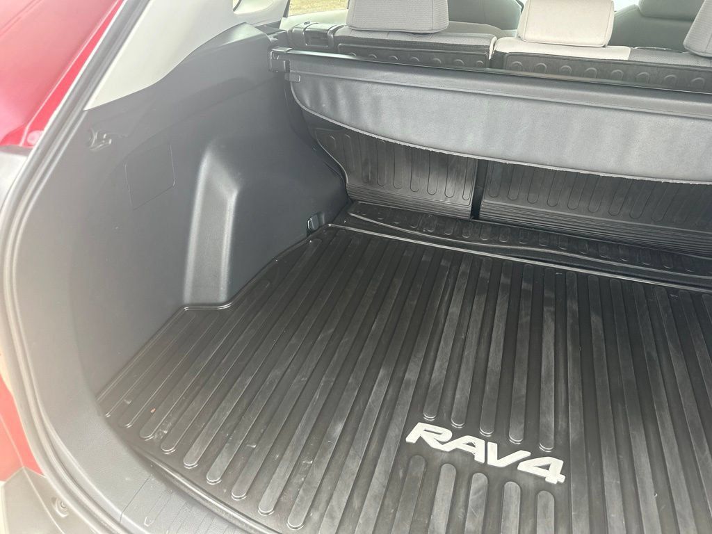 Used 2020 Toyota RAV4 XLE w/ Convenience Package AWD/4WD image 25