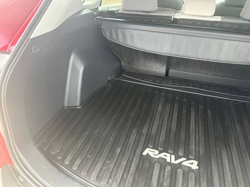 Used 2020 Toyota RAV4 XLE w/ Convenience Package AWD/4WD image 25