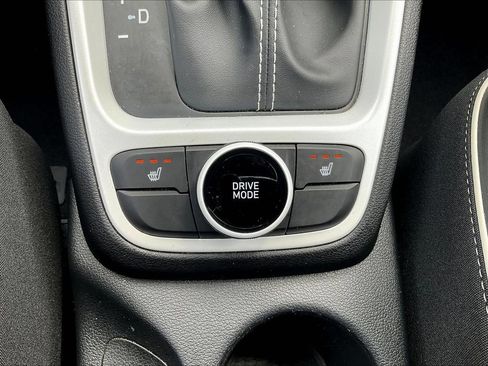 Certified 2022 Hyundai Venue Limited FWD image 14