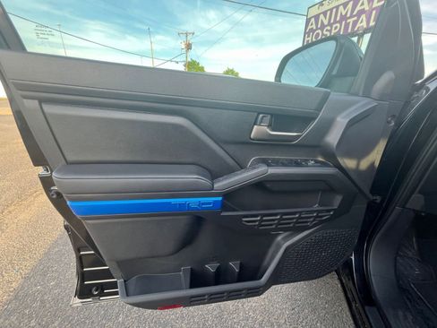 Used 2025 Toyota Tacoma TRD Off-Road AWD/4WD image 18