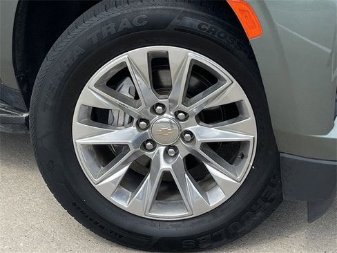 Used 2023 Chevrolet Suburban Premier image 9