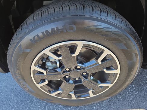 Certified 2023 Jeep Renegade Latitude AWD/4WD image 13