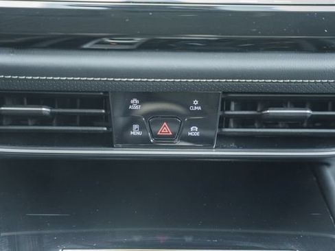 Used 2025 Volkswagen Atlas SE AWD/4WD image 28