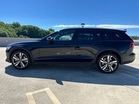 Certified 2025 Volvo V60 B5 Cross Country Plus AWD/4WD image 4