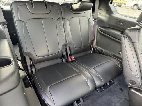 Used 2025 Jeep Grand Cherokee L Limited w/ Black Appearance Package AWD/4WD image 11