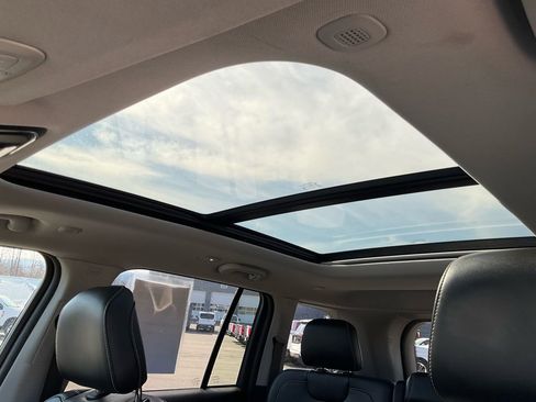 Used 2023 Jeep Grand Cherokee 4WD 4xe image 3