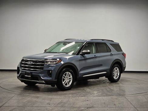 Used 2025 Ford Explorer Active w/ Active Comfort Package image 4