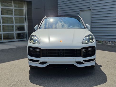 Used 2022 Porsche Cayenne Turbo AWD/4WD image 9