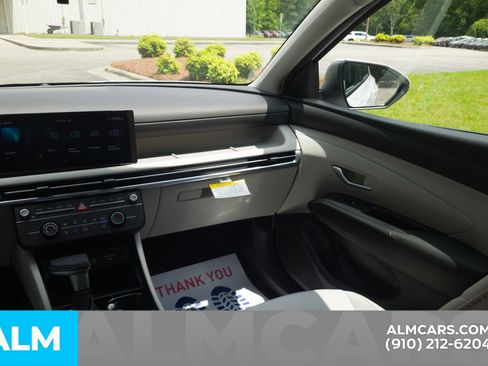 Used 2025 Hyundai Tucson SE FWD image 18