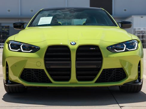Used 2021 BMW M4 Coupe w/ Executive Package RWD image 23