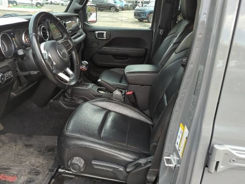 Used 2019 Jeep Wrangler Unlimited Sahara AWD/4WD image 5