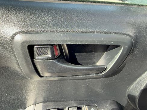 Used 2017 Toyota Tacoma SR5 image 10