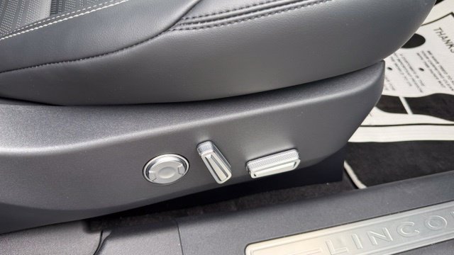 Used 2025 Lincoln Nautilus Reserve AWD/4WD image 38