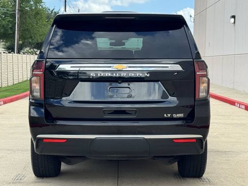 Used 2022 Chevrolet Suburban LT w/ Luxury Package RWD image 4